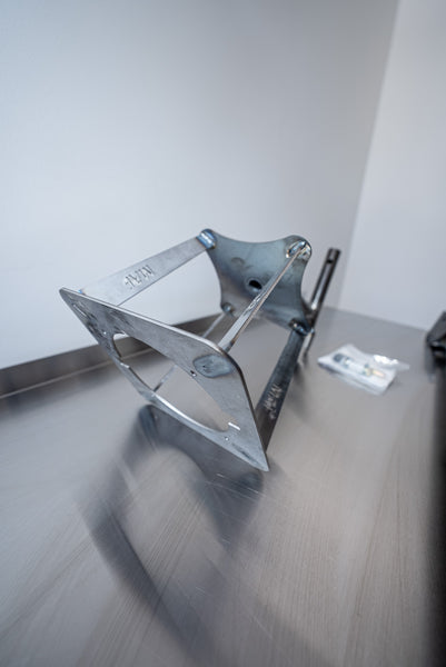Dodge Challanger Parachute Mount (15-24)